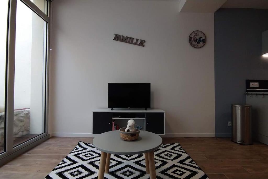 Maison De Ville En Plein Coeur De Jonzac Kültér fotó